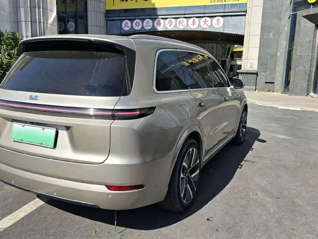 Li Auto L9 — Фото автомобиля 9