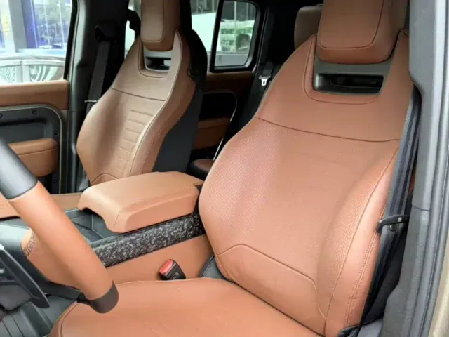 Land Rover Defender — Фото автомобиля 13