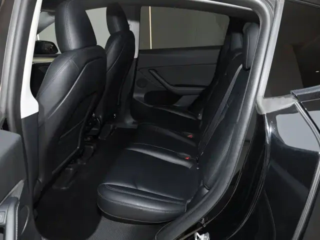 Tesla Model Y — Фото автомобиля 20