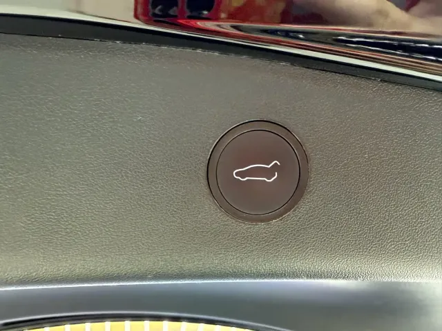 Tesla Model 3 — Фото автомобиля 14