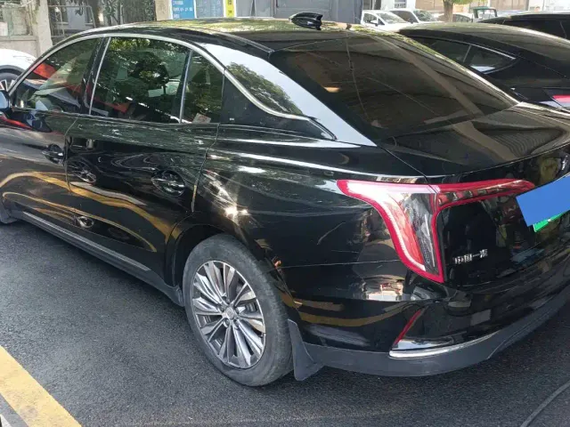 Hongqi E-QM5 — Фото автомобиля 10