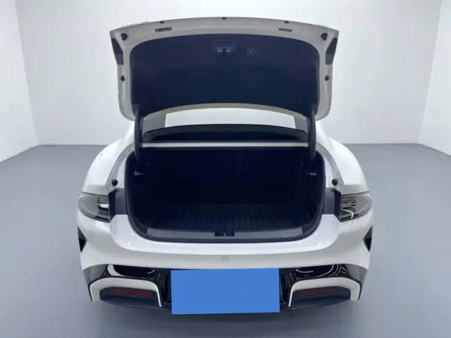 Xiaomi SU7 — Фото автомобиля 15