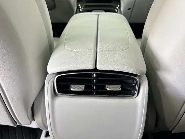 Mercedes-Benz EQE SUV — Фото автомобиля 17