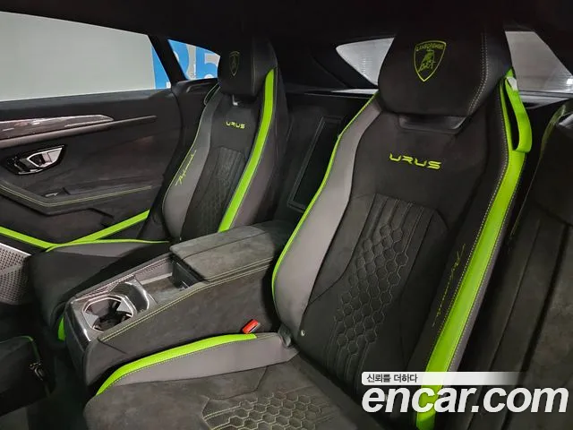 Lamborghini Urus — Фото автомобиля 16
