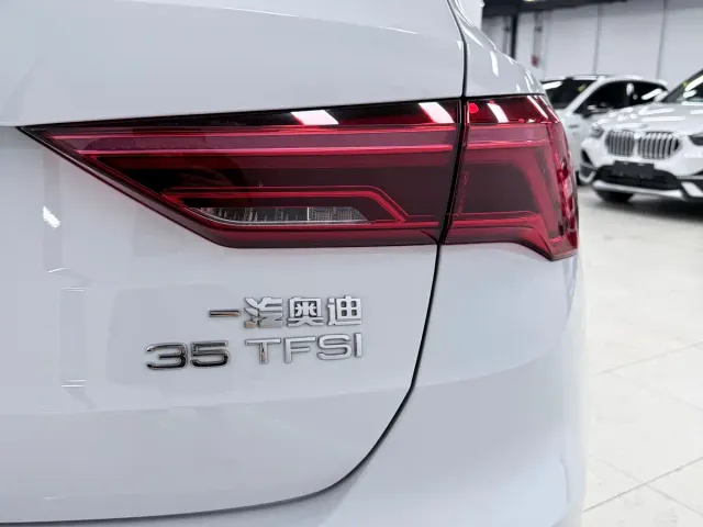 Audi Q3 — Фото автомобиля 9