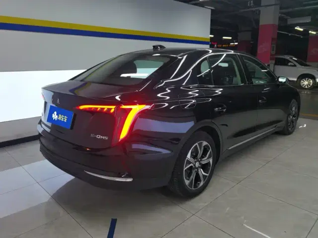 Hongqi E-QM5 — Фото автомобиля 3