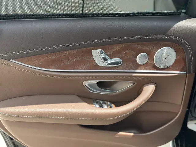 Mercedes-Benz E-Class — Фото автомобиля 11