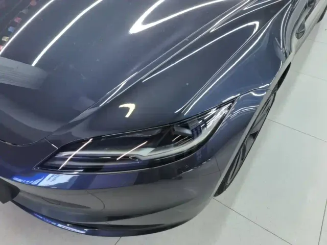 Tesla Model 3 — Фото автомобиля 23