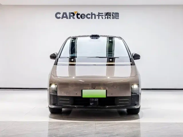 Li Auto MEGA — Фото автомобиля 3
