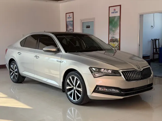 Skoda Superb — Фото автомобиля 2