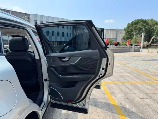 Hongqi HS5 — Фото автомобиля 20