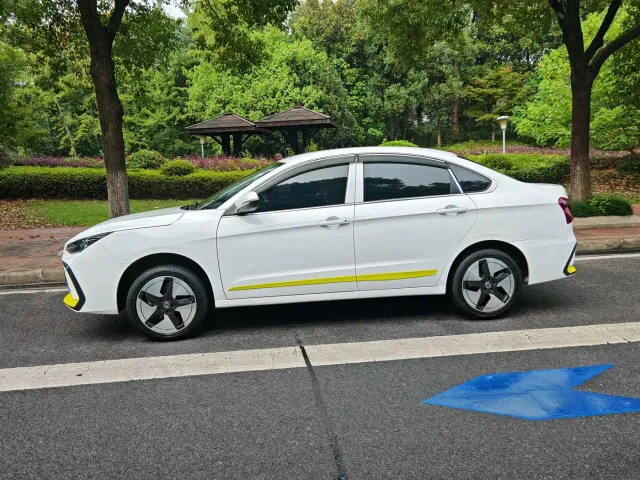Dongfeng Fengshen E70 — Фото автомобиля 3