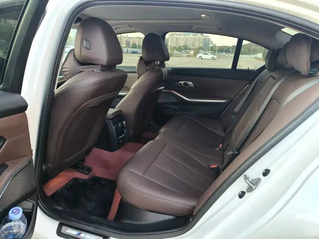 BMW 3 Series — Фото автомобиля 10