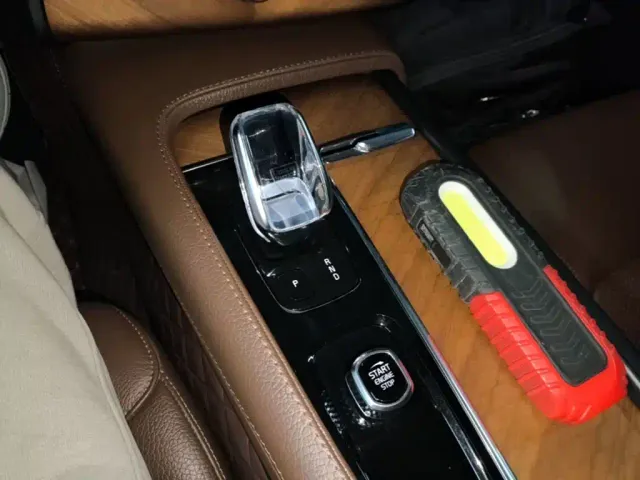 Volvo XC90 — Фото автомобиля 13