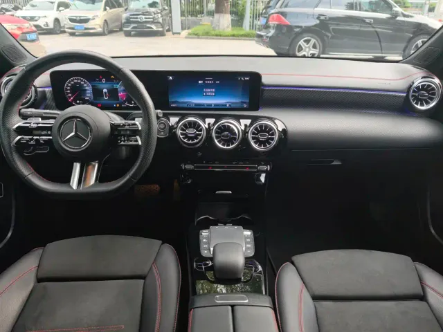 Mercedes-Benz A-Class — Фото автомобиля 11