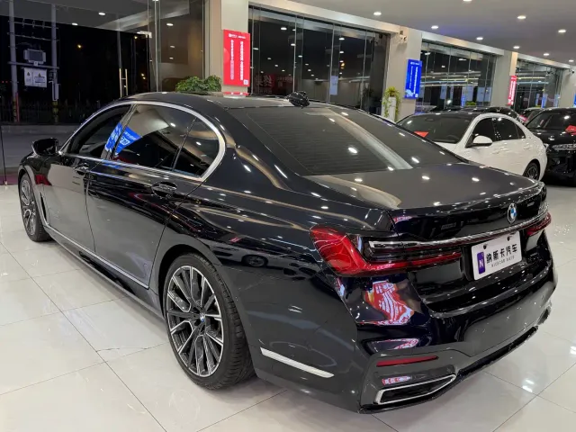BMW BMW 7 Series 2021 Model 740Li Premium M Sport Package — Фото автомобиля 6