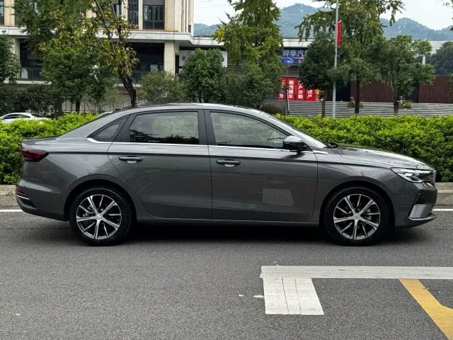Geely Emgrand — Фото автомобиля 26