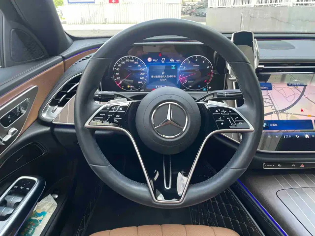 Mercedes-Benz E-Class — Фото автомобиля 4