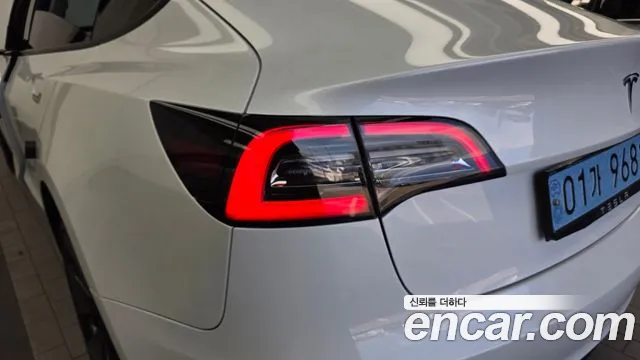 Tesla Model 3 — Фото автомобиля 8