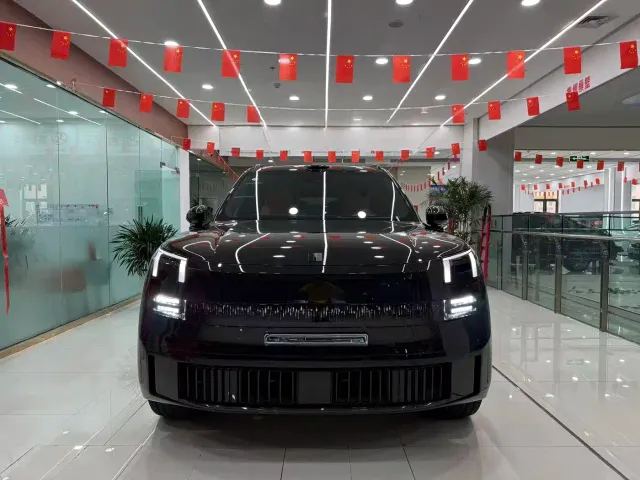 Lynk & Co 900 — Фото автомобиля 2