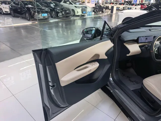 Lynk & Co Z20 — Фото автомобиля 5