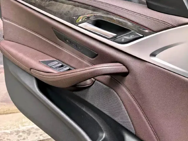 BMW 5 Series — Фото автомобиля 6