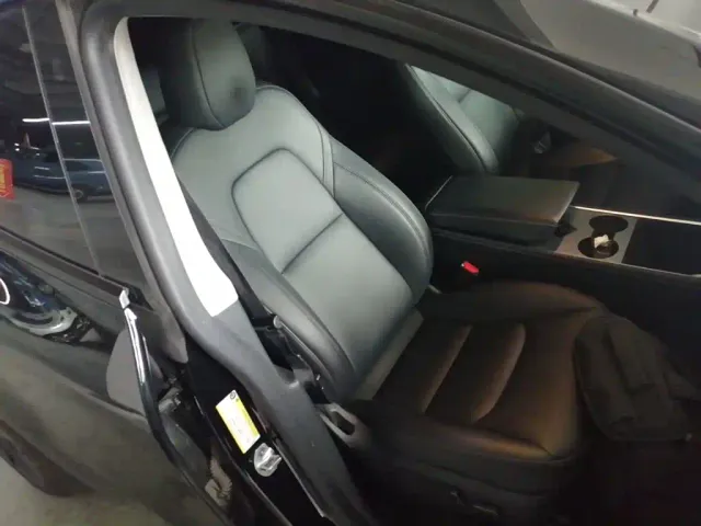 Tesla Model Y — Фото автомобиля 24