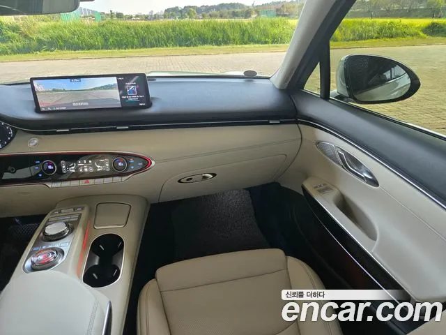 Genesis GV70 — Фото автомобиля 14