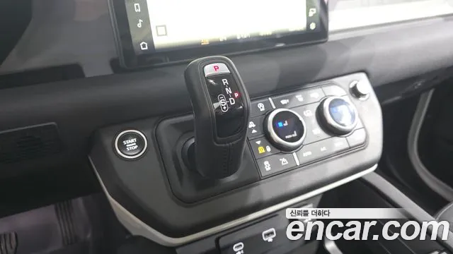 Land Rover Defender — Фото автомобиля 12