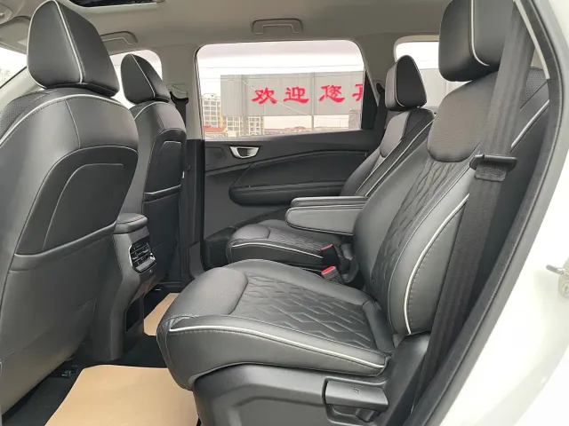 Wuling Jiachen — Фото автомобиля 15