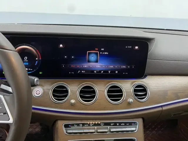 Mercedes-Benz E-Class — Фото автомобиля 21