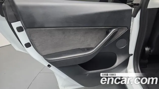 Tesla Model Y — Фото автомобиля 14