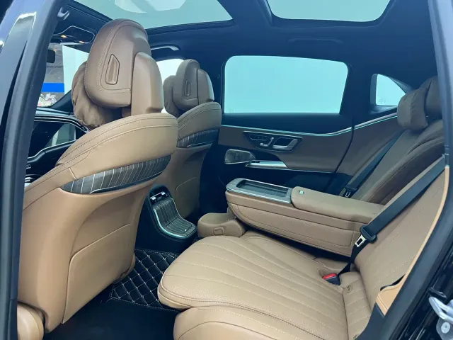 Mercedes-Benz E-Class — Фото автомобиля 18