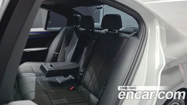 BMW 5 Series G30 — Фото автомобиля 18