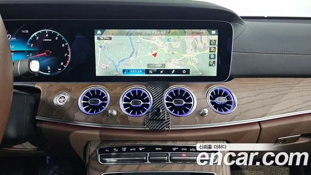 Mercedes-Benz E-Class — Фото автомобиля 12