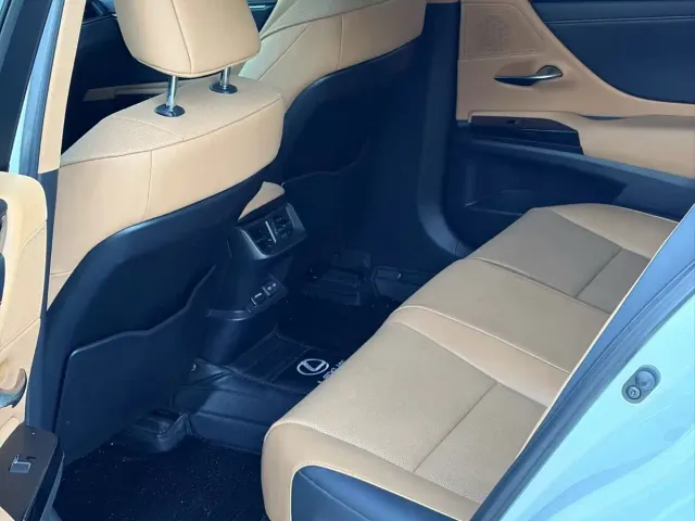 Lexus ES — Фото автомобиля 8
