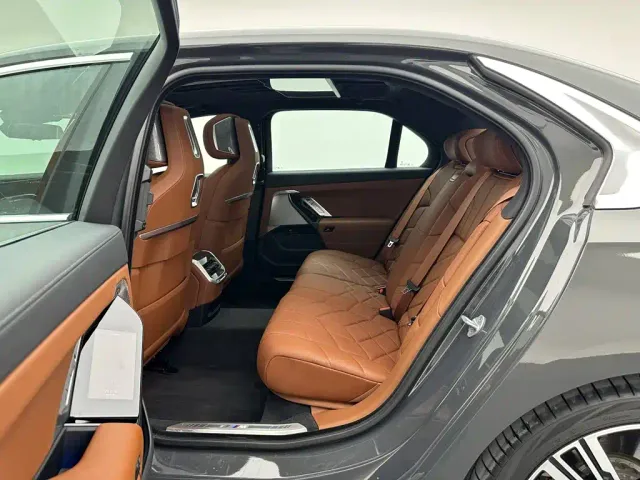 BMW i7 — Фото автомобиля 20