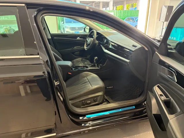 Volkswagen Passat — Фото автомобиля 11