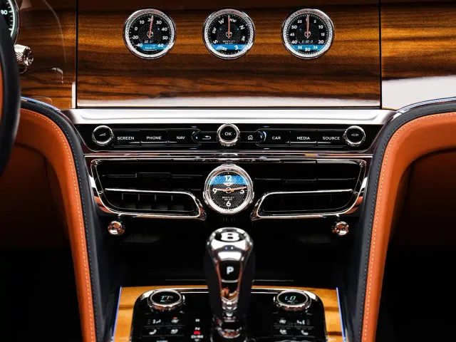Bentley Flying Spur — Фото автомобиля 9