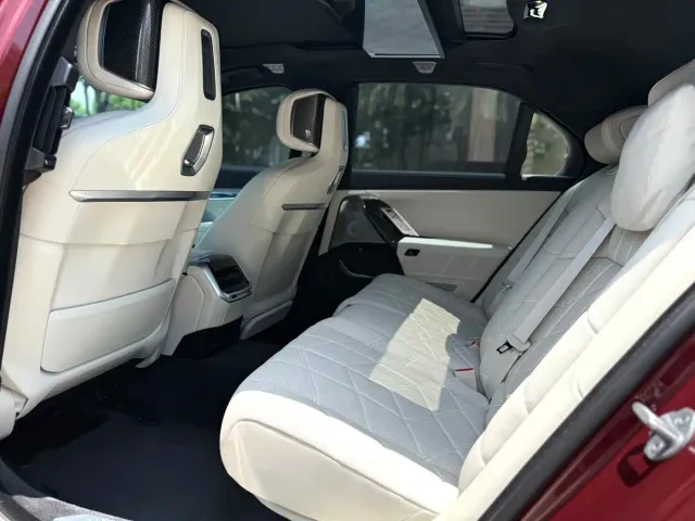 BMW 7 Series — Фото автомобиля 12