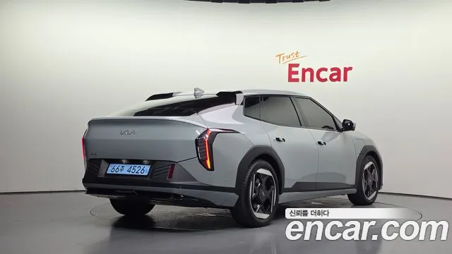 Kia EV4 — Фото автомобиля 2