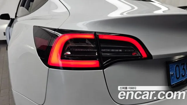 Tesla Model 3 — Фото автомобиля 19