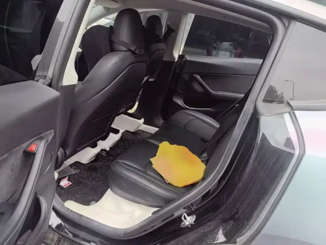Tesla Model Y — Фото автомобиля 16