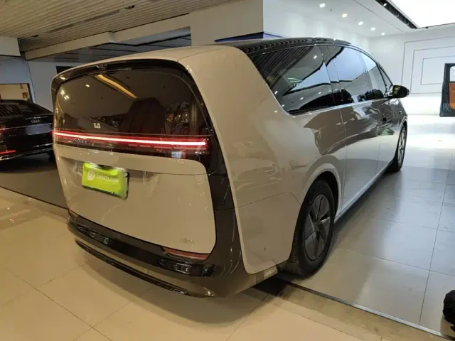 Li Auto MEGA — Фото автомобиля 6