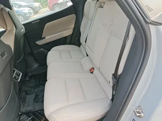Volvo XC70 Plug-in Hybrid — Фото автомобиля 16