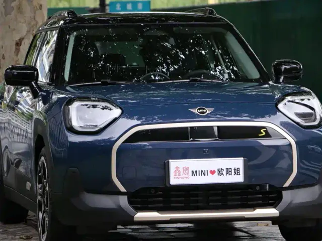 MINI Electric MINI ACEMAN — Фото автомобиля 3