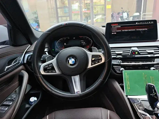 BMW 5 Series — Фото автомобиля 11