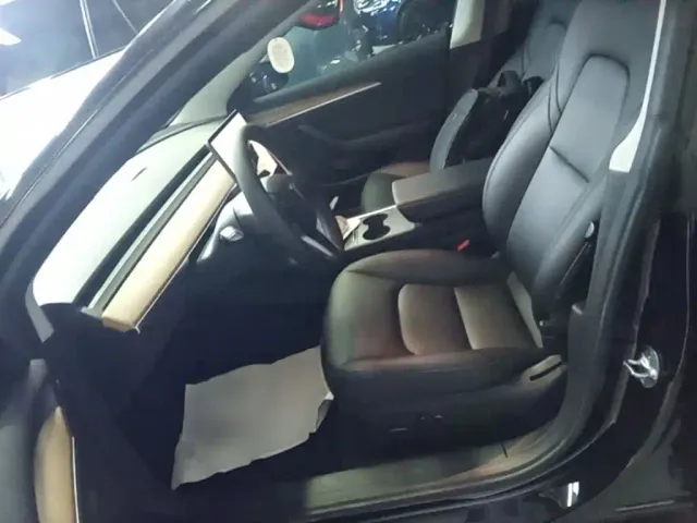 Tesla Model 3 — Фото автомобиля 14