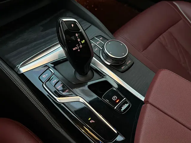 BMW 5 Series — Фото автомобиля 11
