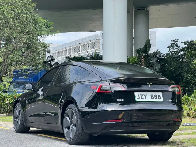 Tesla Model 3 — Фото автомобиля 5